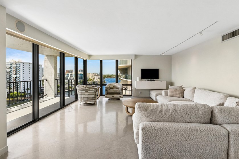 Experience South Florida waterfront living in this beautiful - photo 3