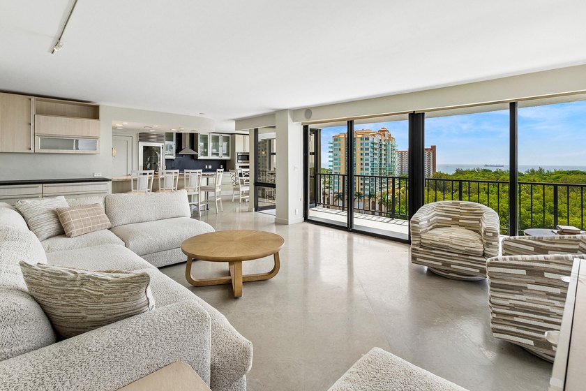 Experience South Florida waterfront living in this beautiful - photo 4