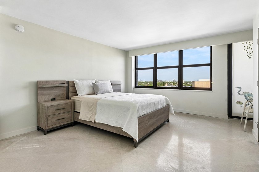 Experience South Florida waterfront living in this beautiful - photo 10