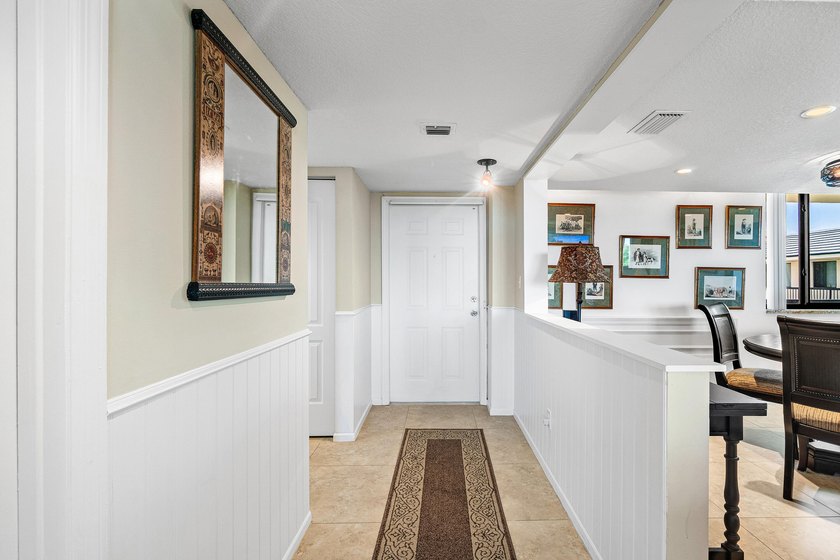 This turn key spacious 3 bedroom 3 bath top floor end unit is - photo 3