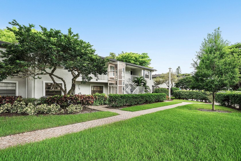An original turn-key residence offering both immediate - photo 2