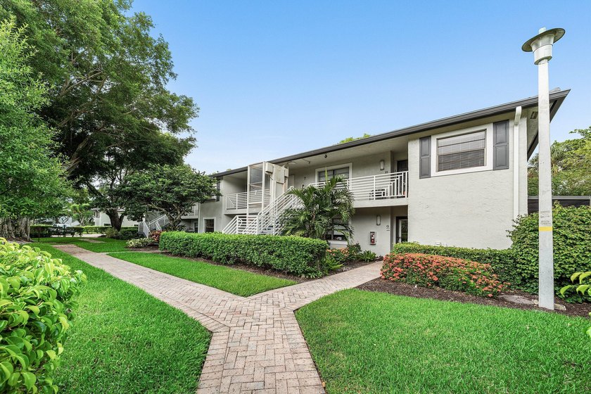 An original turn-key residence offering both immediate - photo 3