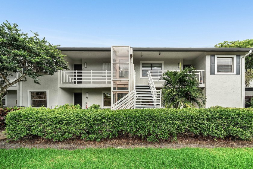 An original turn-key residence offering both immediate - photo 4