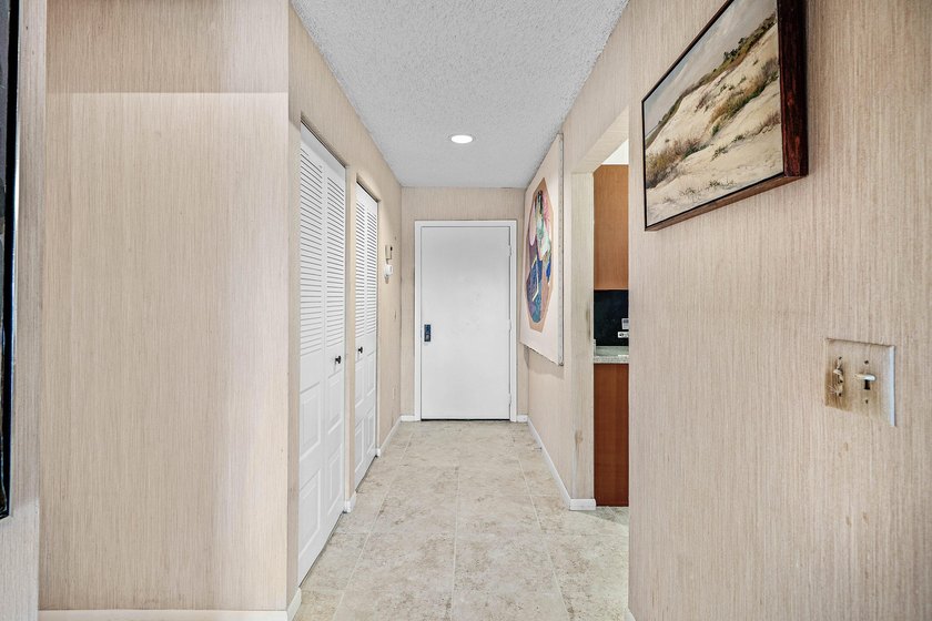 An original turn-key residence offering both immediate - photo 5