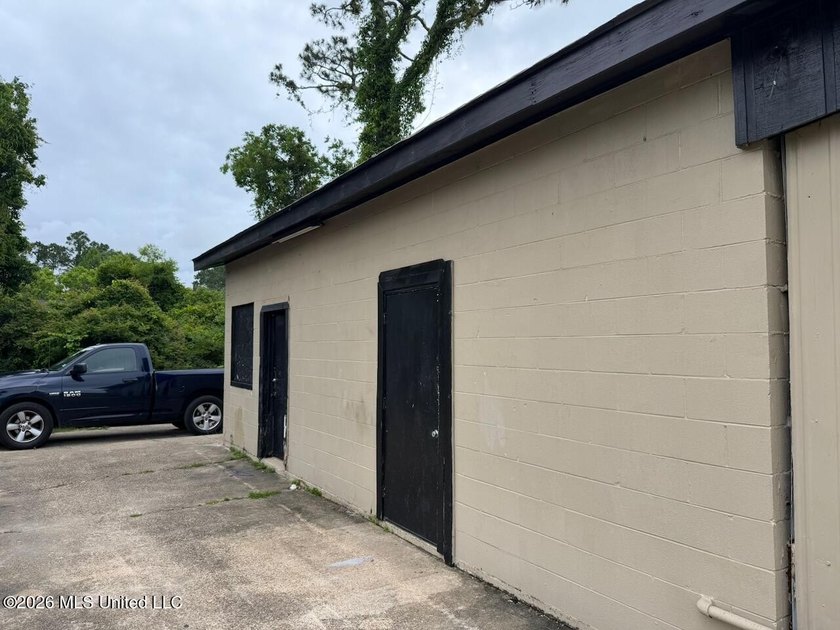 Rare investment opportunity directly across from the north - photo 6