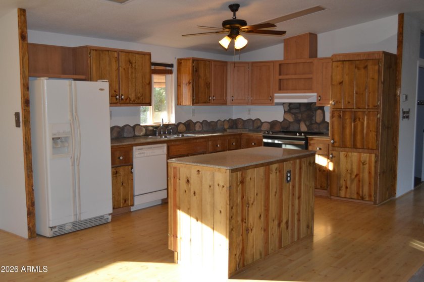 Enjoy country living on 4 fully fenced acres with plenty of room - photo 3