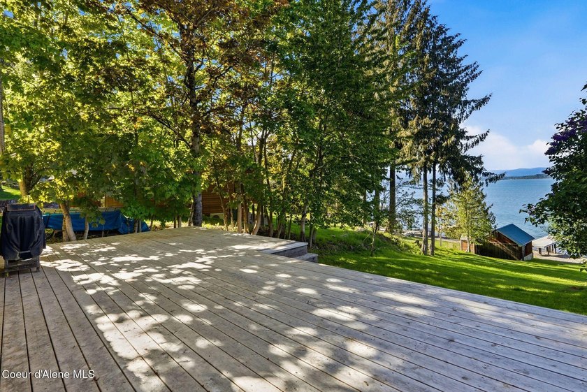 Prime waterfront, level pebble beach frontage with striking - photo 31