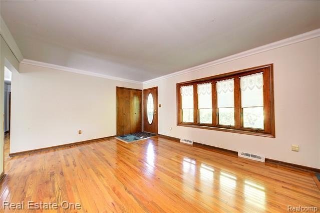 Welcome to 3125 Commerce Rd., in Milford Township! This - photo 6