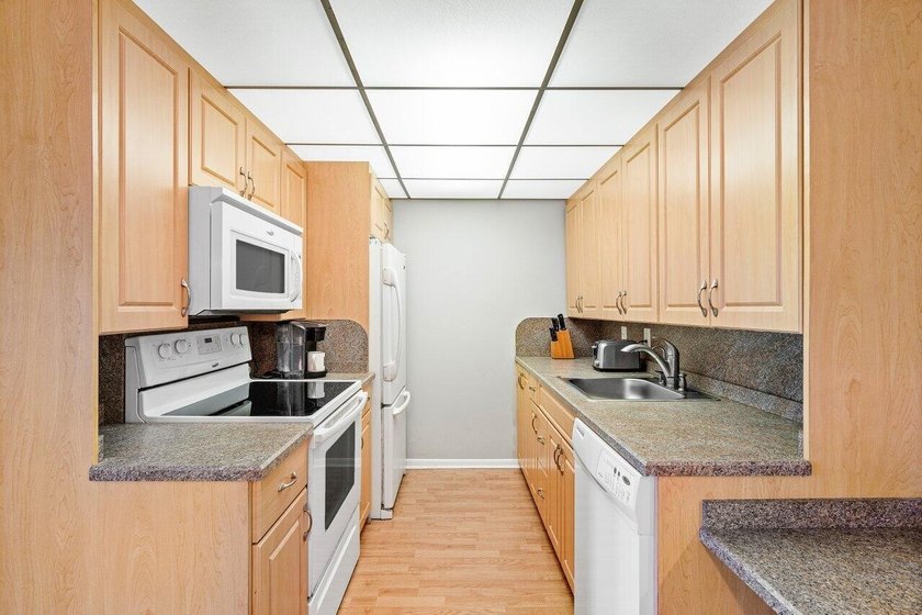 Experience Resort-Style Living in This Beautiful Move-In Ready - photo 6