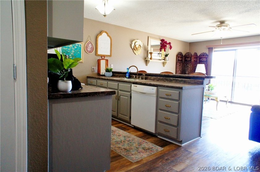 Are you looking for an affordable condo at the lake? This is a - photo 15