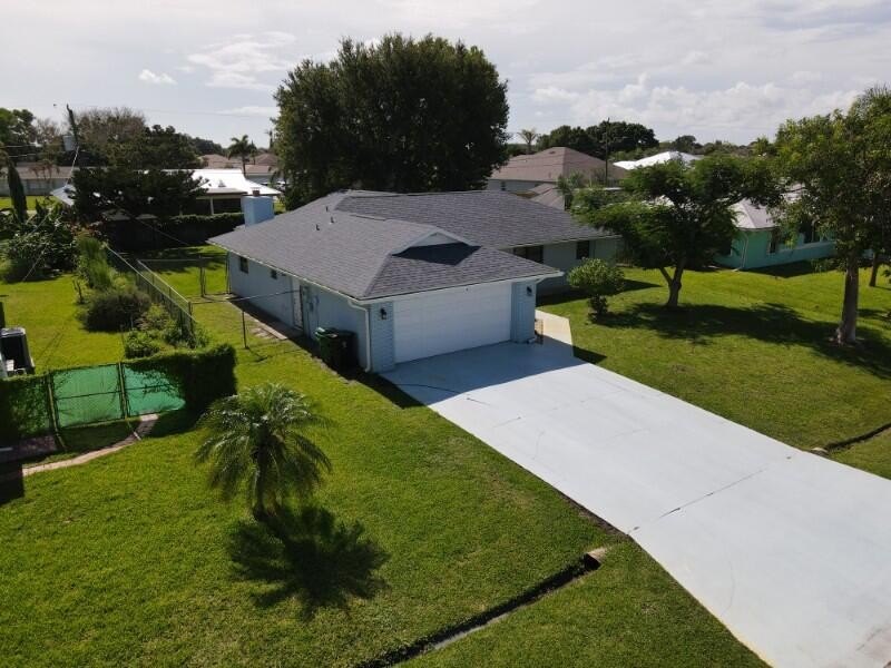 Welcome to this charming single-story residence located in Port - photo 3