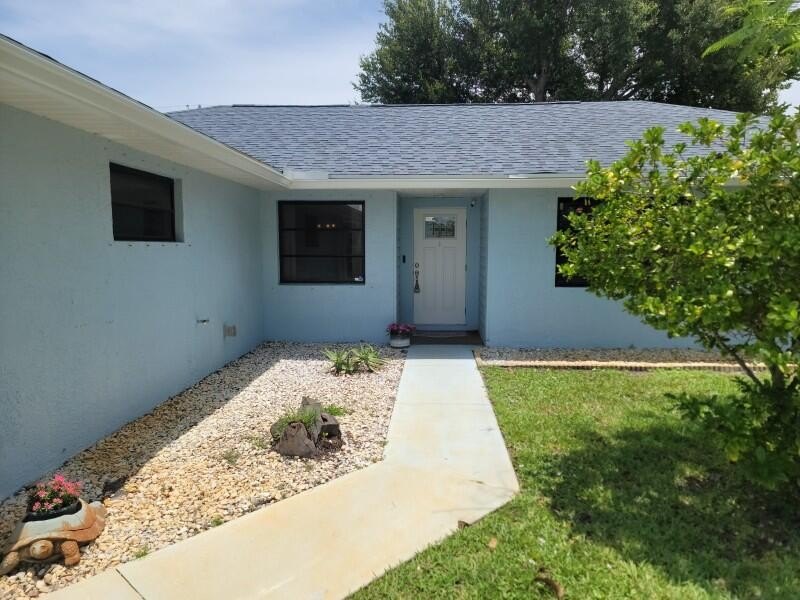 Welcome to this charming single-story residence located in Port - photo 6
