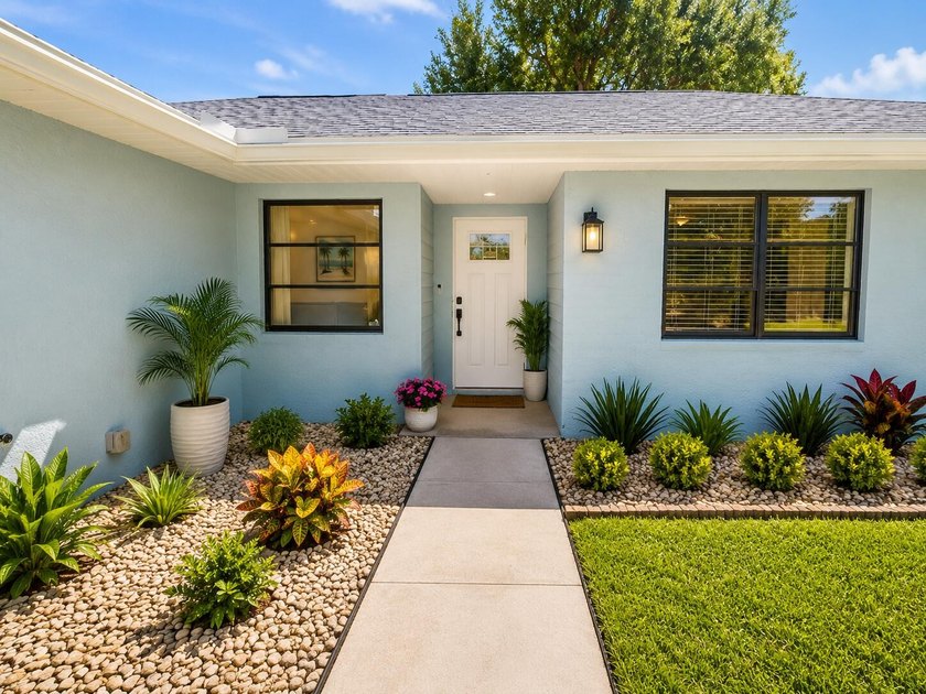 Welcome to this charming single-story residence located in Port - photo 7