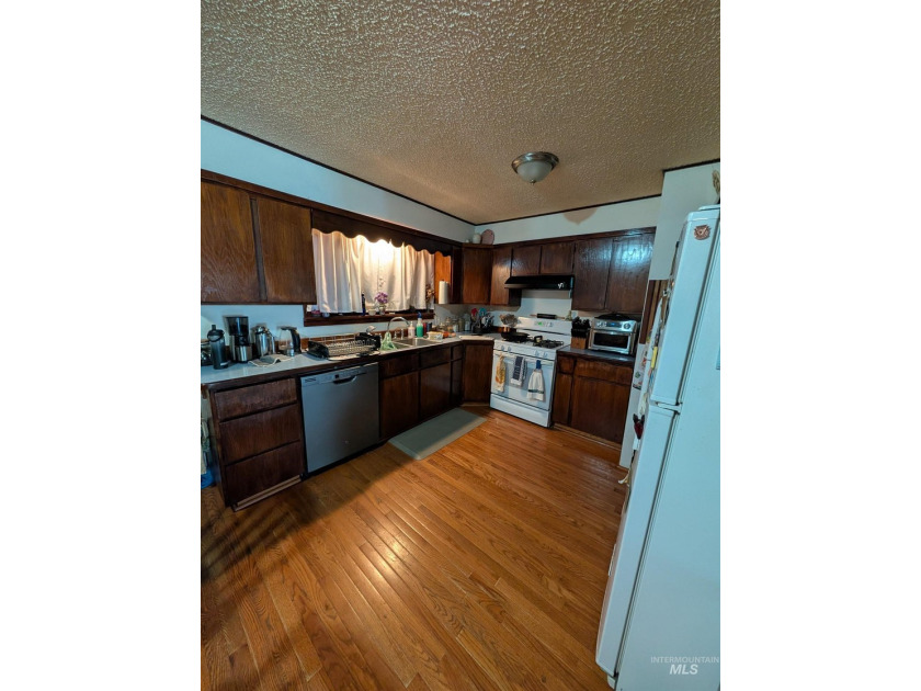 Excellent investment opportunity on 3.6 private acres tucked off - photo 15