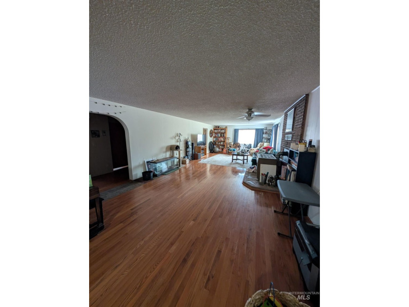 Excellent investment opportunity on 3.6 private acres tucked off - photo 17