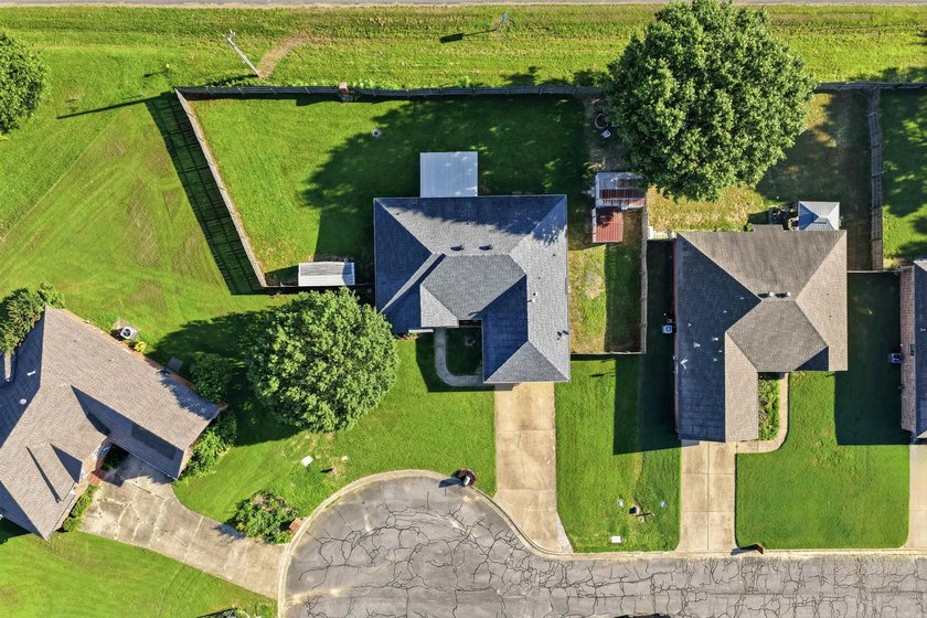Gorgeous, well maintained home in a cul-de-sac is ready for new - photo 29
