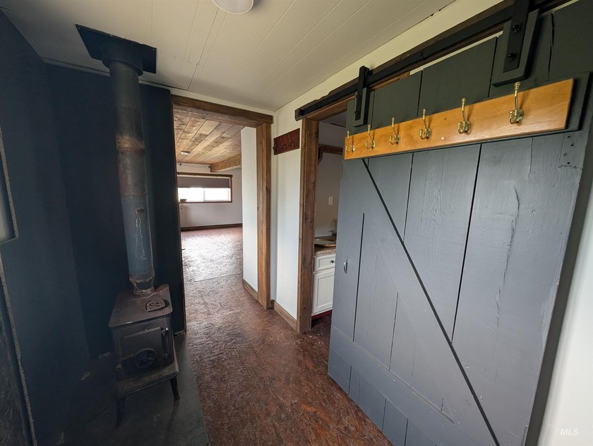 Excellent investment opportunity on 3.6 private acres tucked off - photo 29