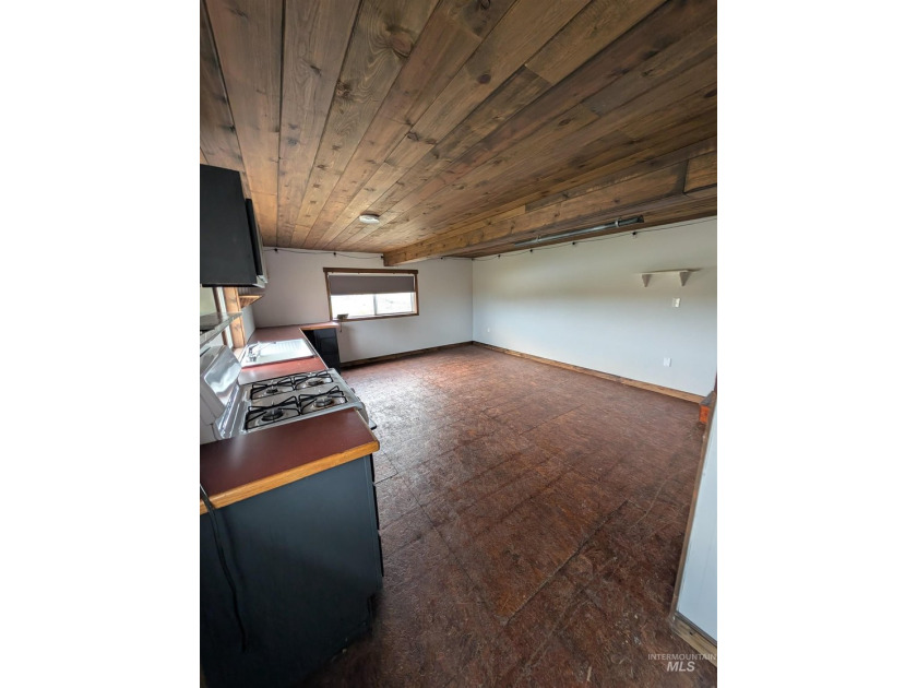 Excellent investment opportunity on 3.6 private acres tucked off - photo 33