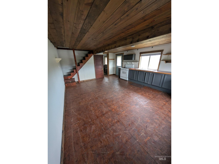 Excellent investment opportunity on 3.6 private acres tucked off - photo 34