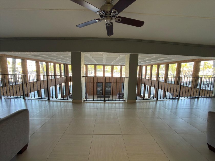 Welcome to beautiful Boca Raton! This move-in ready unit is a - photo 9