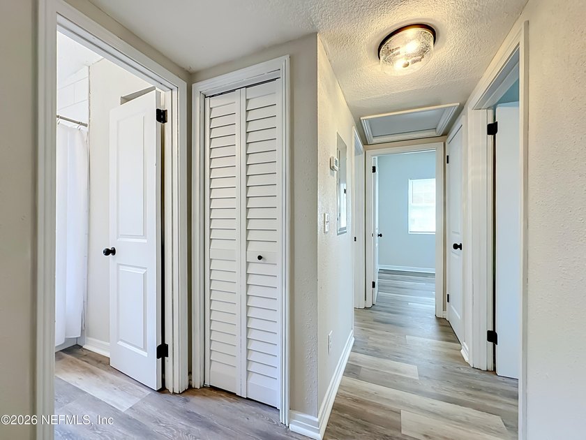Welcome to this beautifully updated 3-bedroom, 1-bathroom home - photo 9