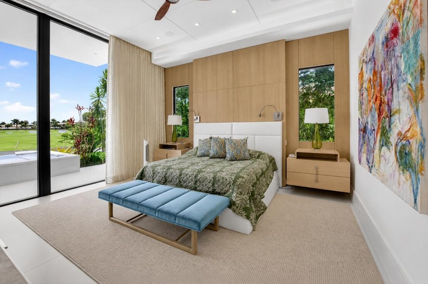 Striking contemporary waterfront estate, perfectly positioned to - photo 18