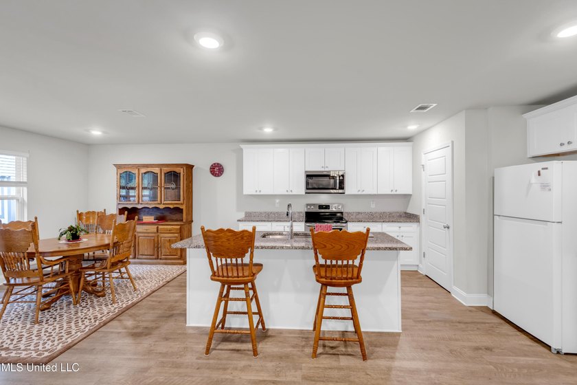 Welcome to 10440 Willow Leaf Drive, a beautifully maintained - photo 19