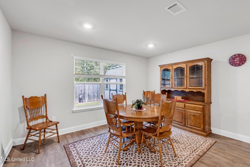 Welcome to 10440 Willow Leaf Drive, a beautifully maintained - photo 20