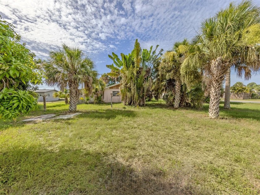 This two-bedroom, two-bath home is full of potential and ready - photo 22