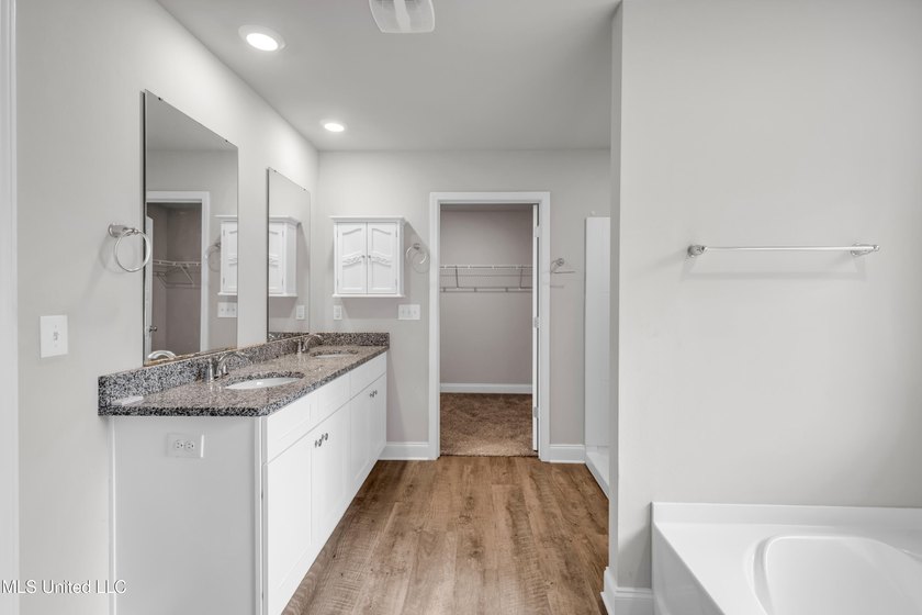 Welcome to 10440 Willow Leaf Drive, a beautifully maintained - photo 24