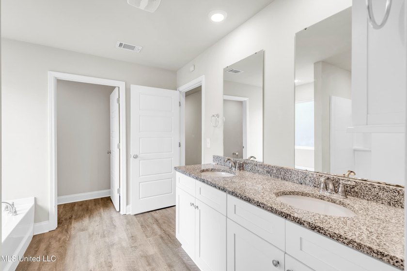 Welcome to 10440 Willow Leaf Drive, a beautifully maintained - photo 27