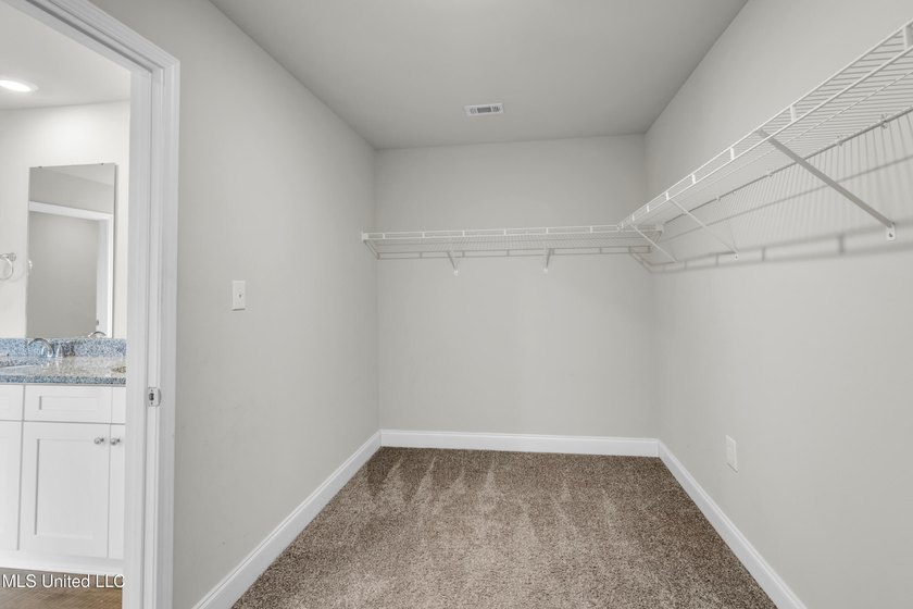 Welcome to 10440 Willow Leaf Drive, a beautifully maintained - photo 29