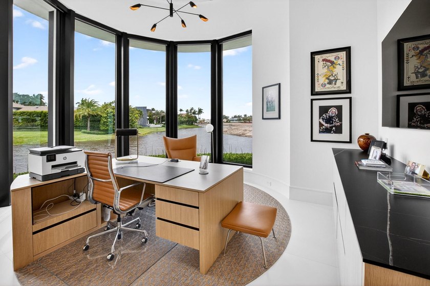 Striking contemporary waterfront estate, perfectly positioned to - photo 29