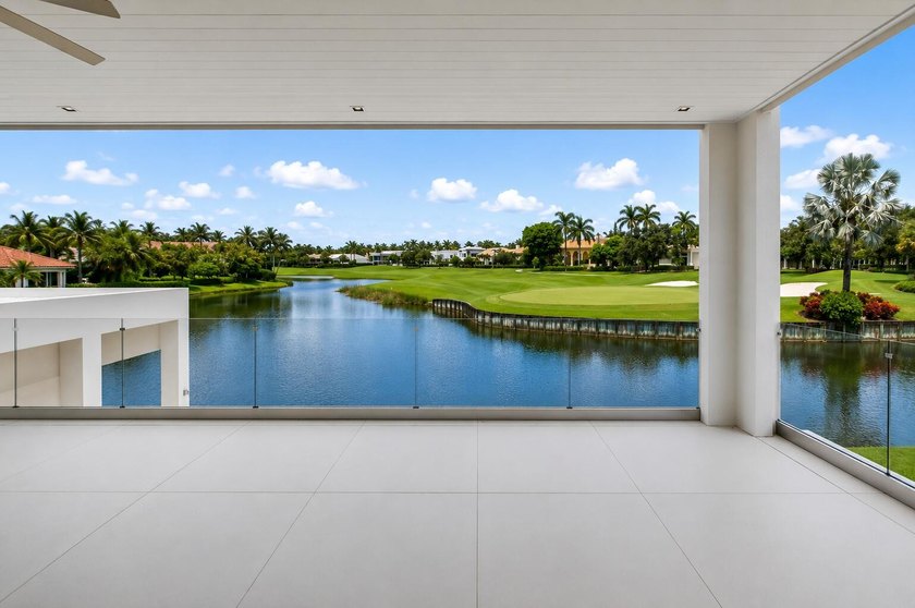 Striking contemporary waterfront estate, perfectly positioned to - photo 38