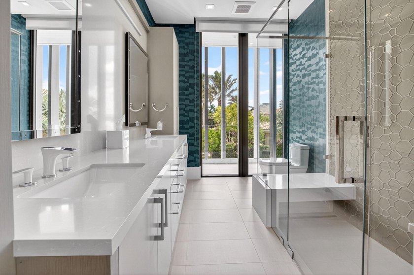 Striking contemporary waterfront estate, perfectly positioned to - photo 41