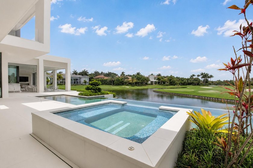 Striking contemporary waterfront estate, perfectly positioned to - photo 47