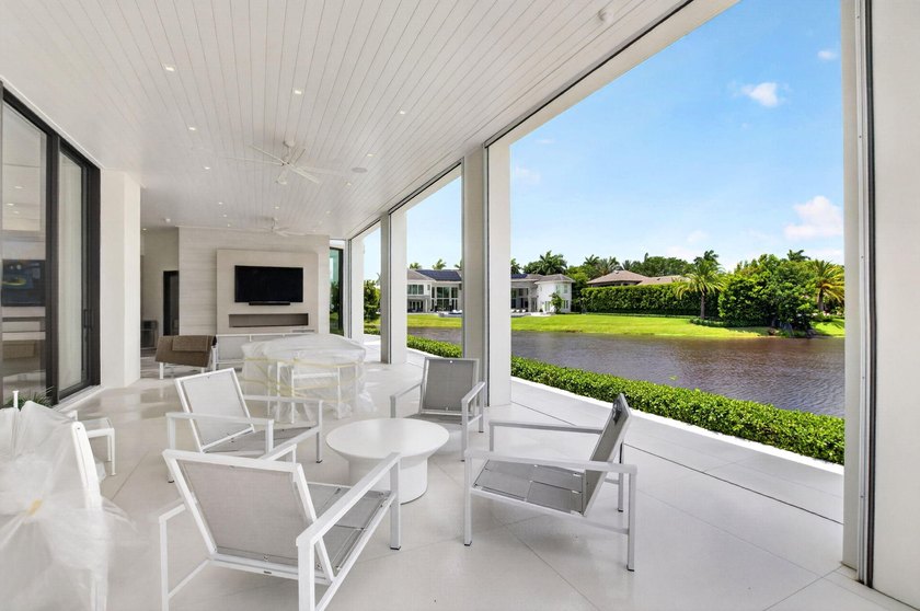 Striking contemporary waterfront estate, perfectly positioned to - photo 49
