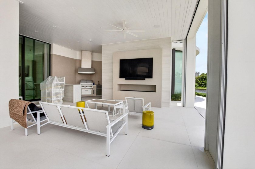 Striking contemporary waterfront estate, perfectly positioned to - photo 50