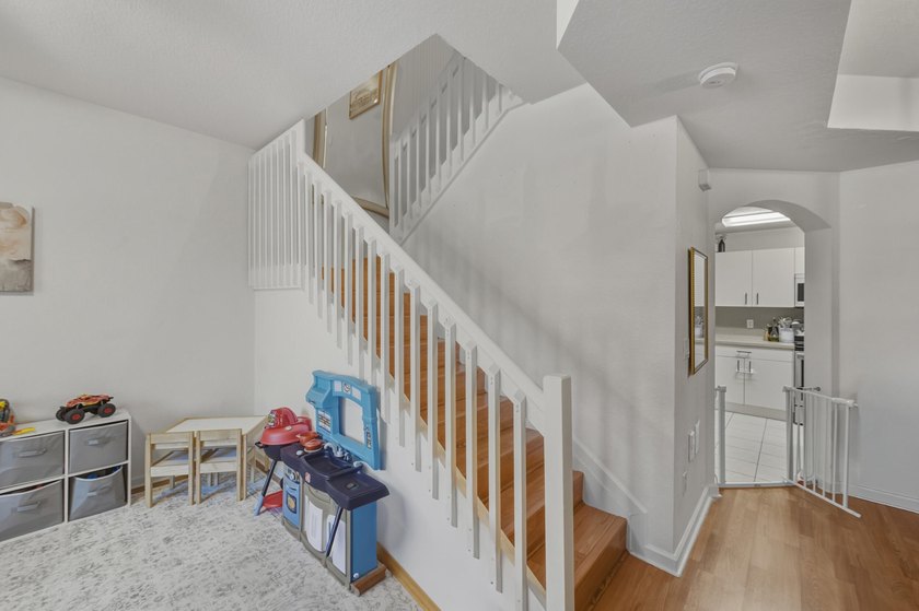 Spacious 3-bedroom, 2.5 bath unit built in 2006 with a - photo 4
