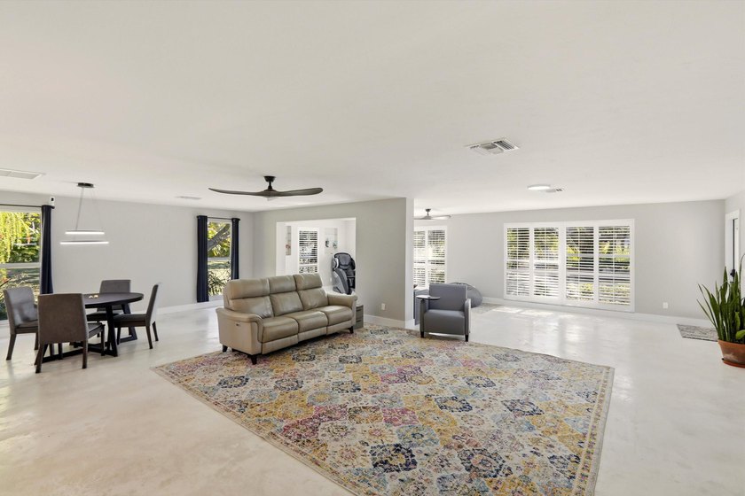 A 0.4 Acre Oversized Private Deep-Water Sanctuary Experience - photo 9