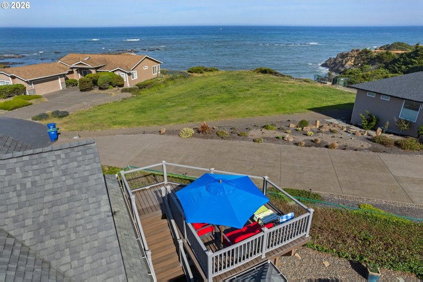Located steps from the ocean in Fishing Rock's gate guarded - photo 2