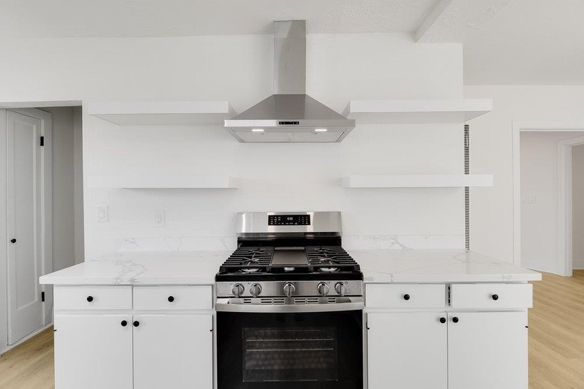 Welcome to 8227 Ney Ave in Oakland a well-positioned property - photo 5