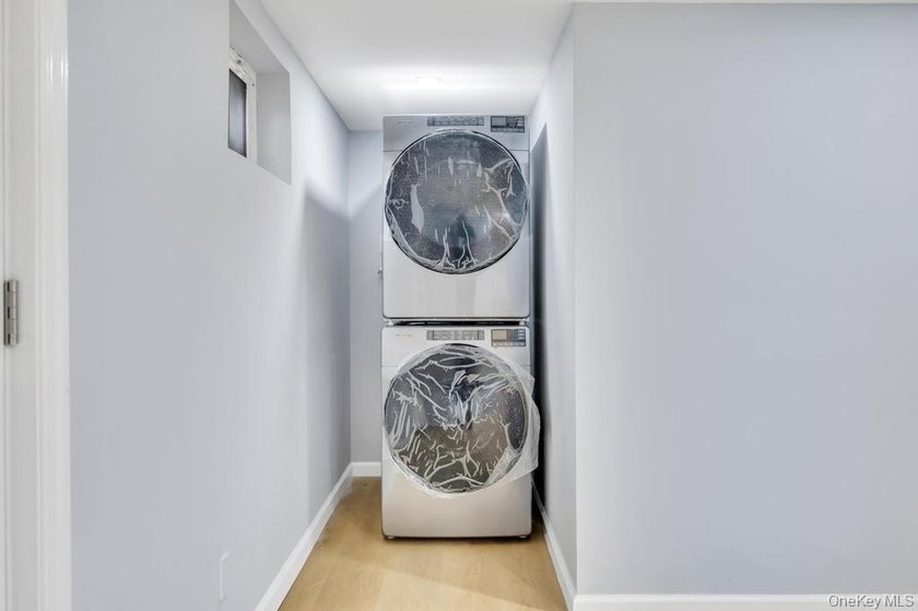 Welcome to this beautifully updated 3-bedroom, 2-bathroom Ranch - photo 21