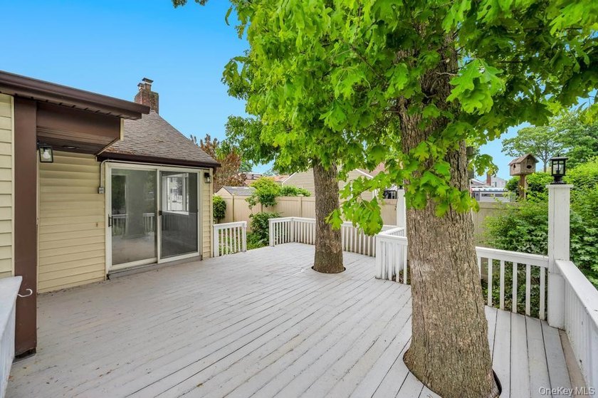 Welcome to this beautifully updated 3-bedroom, 2-bathroom Ranch - photo 23