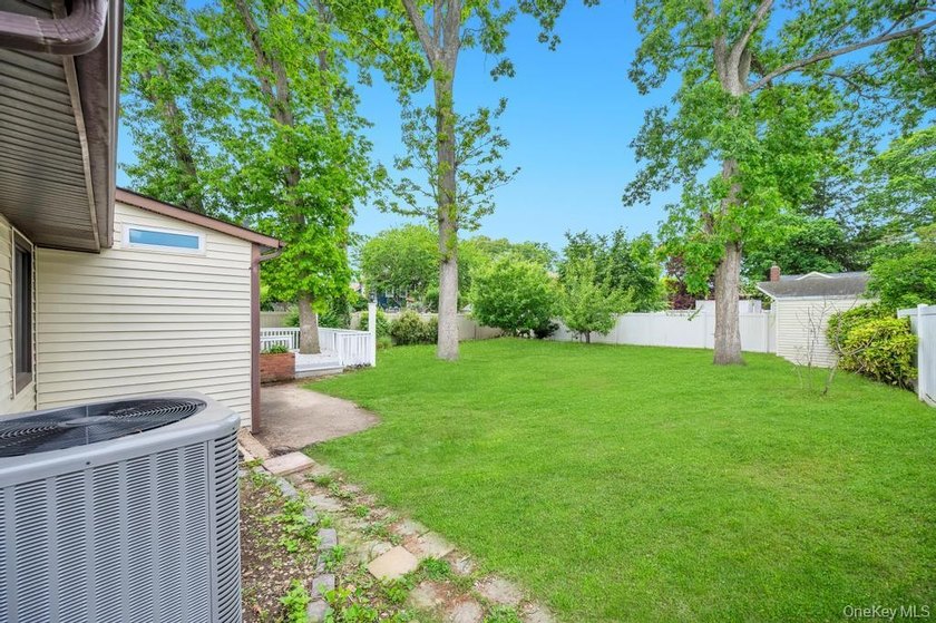 Welcome to this beautifully updated 3-bedroom, 2-bathroom Ranch - photo 24