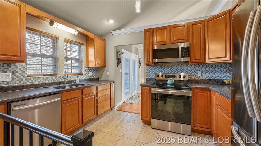 Welcome to this beautifully maintained 4-bedroom, 2 full and 1 - photo 17