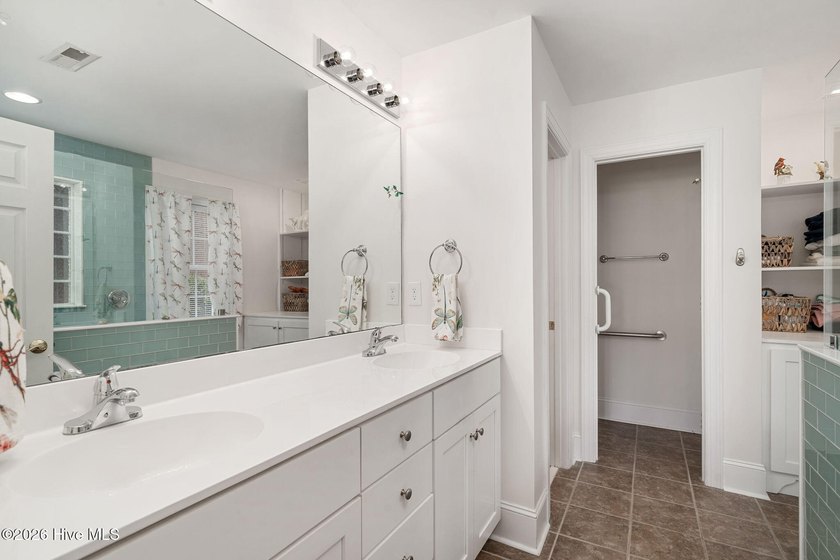 Welcome to 138 Candlewood Drive--where comfort meets effortless - photo 18