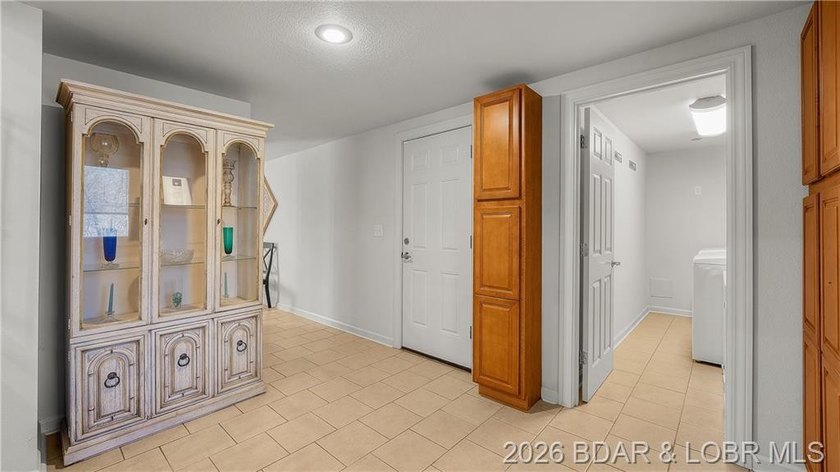 Welcome to this beautifully maintained 4-bedroom, 2 full and 1 - photo 18