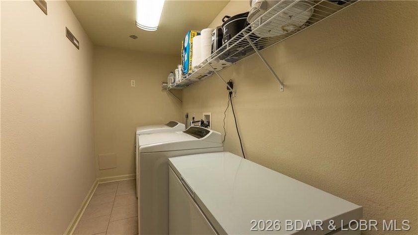 Welcome to this beautifully maintained 4-bedroom, 2 full and 1 - photo 19