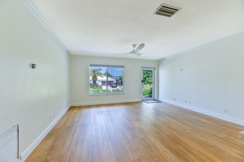 Welcome to this charming 3-bedroom, 2-bathroom single-story - photo 19
